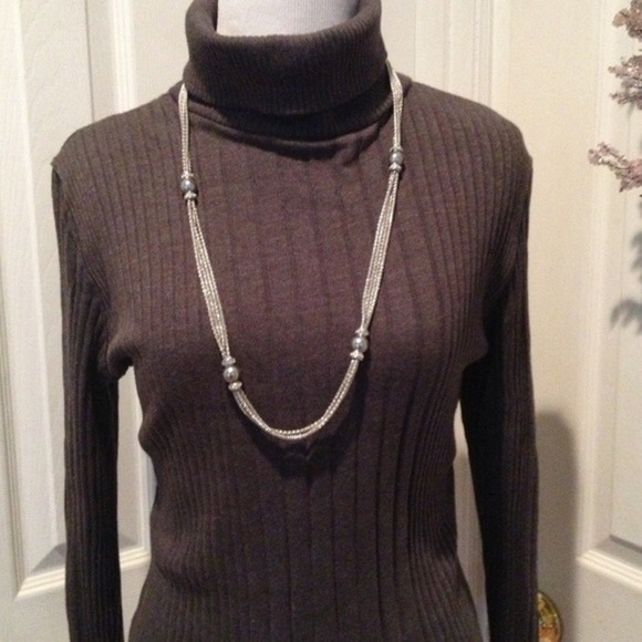 Gray ribbed turtleneck - Picture 1 of 4